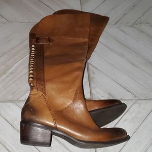 Vince Camuto Size 6.5  B Brown Leather Distressed